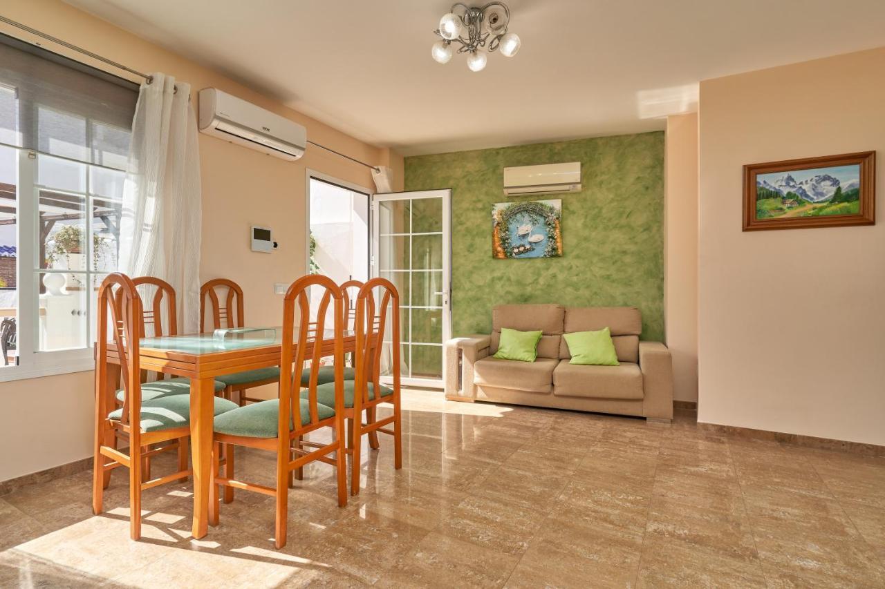Vivienda Con Piscina *