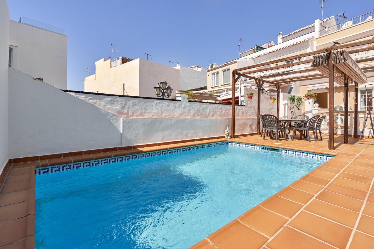 Vivienda Con Piscina *
